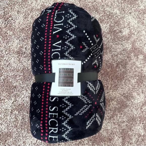 NWT Victoria’s Secret Plush Blanket - Picture 1 of 5
